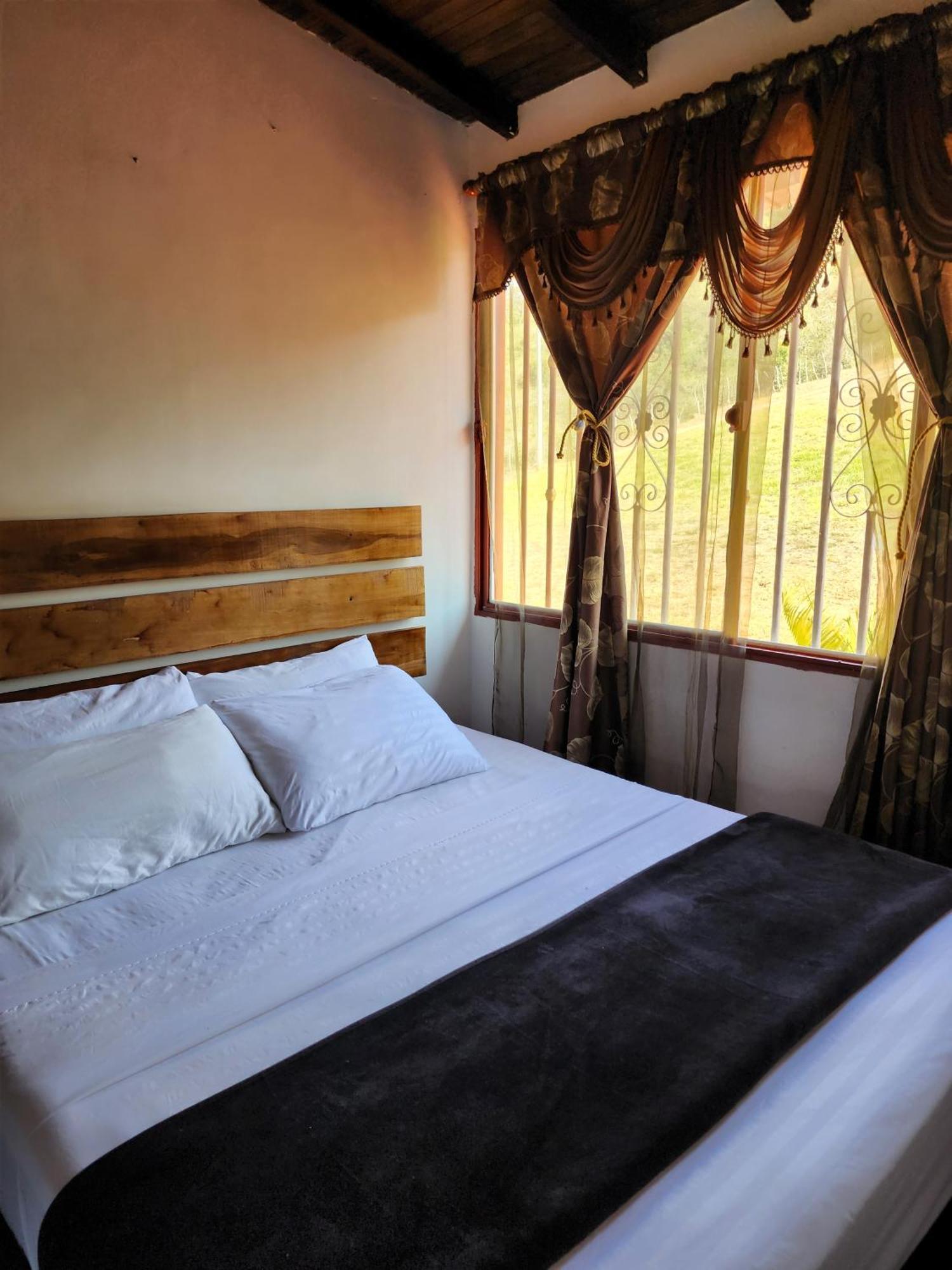 Hotel Campestre Palmas Del Zamorano 산힐 외부 사진